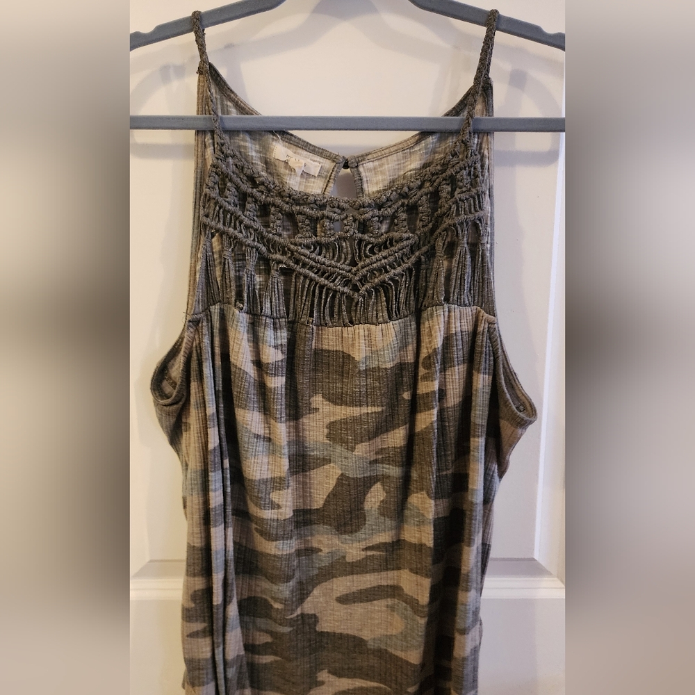 Maurices 2x Camo tank